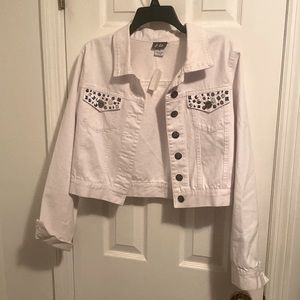 Adorable white cropped jean jacket